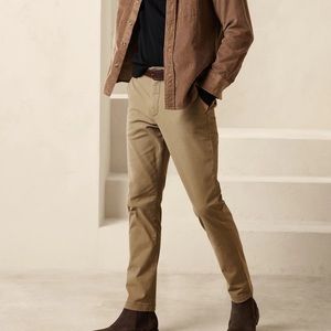 Banana Republic Slim Chino (NWT!)
